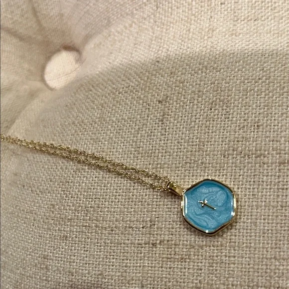 Fashion Gold and stunning Blue Cross Pendant Necklace NWOT - Picture 4 of 8